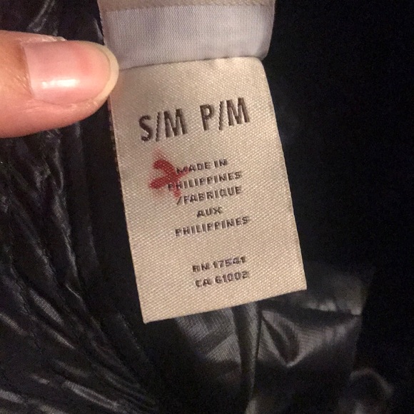 Women’s UGG ALL WEATHER BUCKET HAT W POM BLACK - Picture 4 of 7